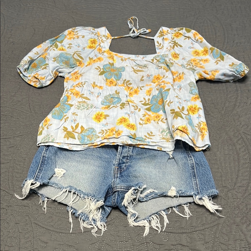 Cute Summer Outfit! Floral Puff Sleeve Blouse and Distressed Denim Shorts